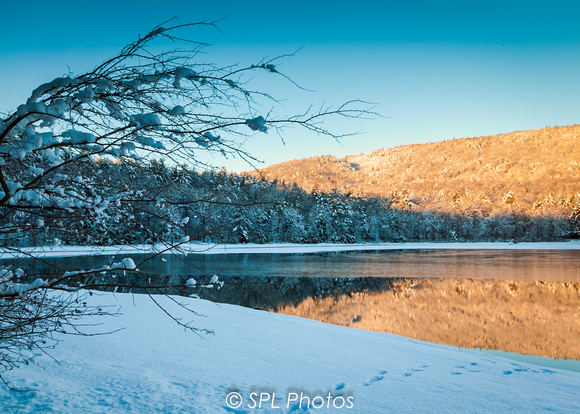 Moreau Lake. Early winter morning